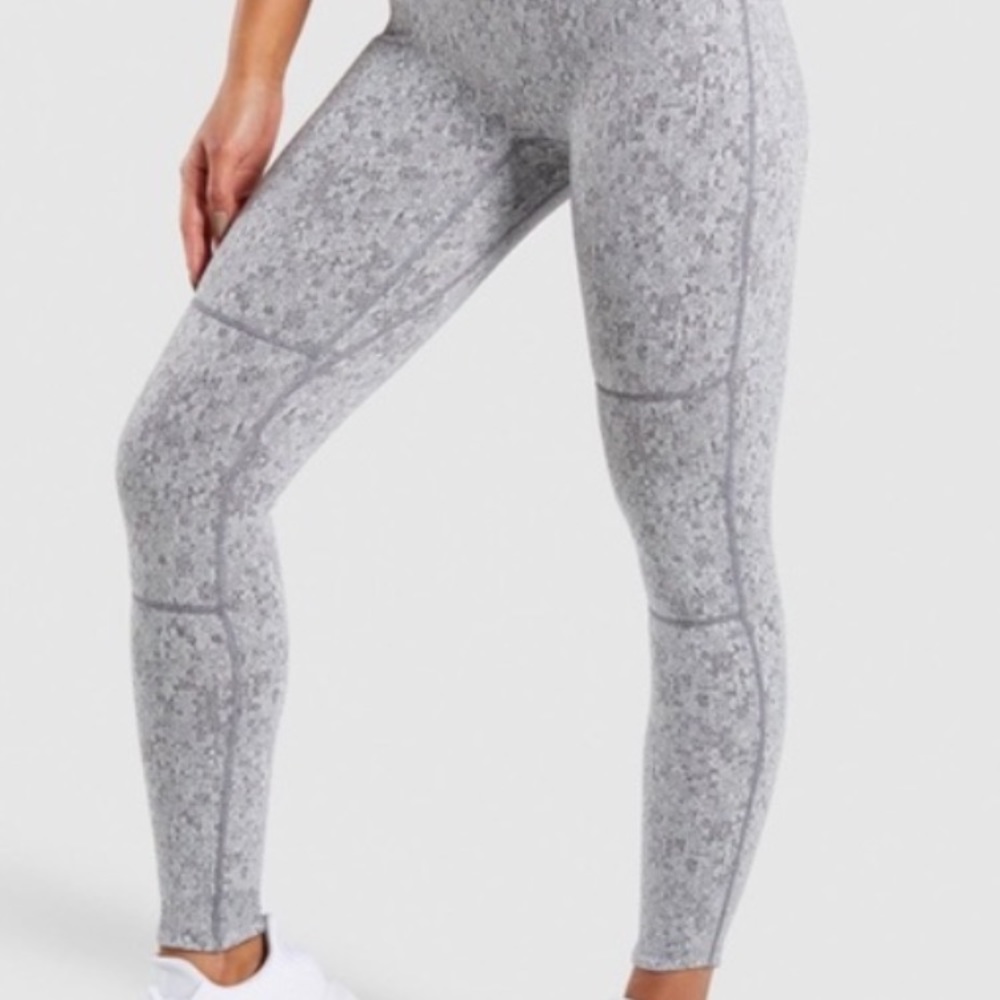 Nwt Gymshark Fleur Texture Legging Size Medium - image 1